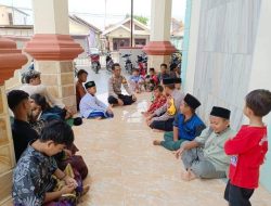 Kapolsek Blanakan Sampaikan Pesan Kamtibmas Melalui Giat Jumat Curhat