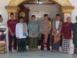 Kapolsek Ciasem Gelar “Jumat Curhat” Bersama Jamaah Masjid AL Husen Dusun Margajaya Desa Ciasem Hilir