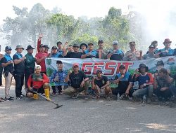 Kapolsek Ciasem Kerja Bakti Dalam Rangka GESIT (Gerakan Kebersihan Terpadu) Kecamatan Ciasem
