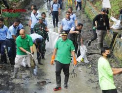 PJ Bupati Subang Ikut Berjibaku Bersih-bersih Saluran Perkotaan