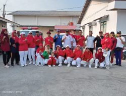 Kades Gempolsari Ule Hermawan dan Rombongan Meriahkan Lomba Gerak Jalan Santai Kecamatan Patokbeusi