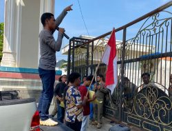 Masa Lingkar Demo Kantor Bupati Dugaan Korupsi Inspektorat dan RSUD Kota Pinang