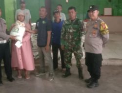 Sinergitas TNI-POLRI Monitoring Pembagian Bantuan Pangan CBP Dari Bulog Melalui Pos Unit Ciasem Priode Bulan Agustus 2024