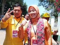 Pasangan Calon Bupati Anne Ratna Mustika Dan Wakilnya Budi Hermawan Mendaftar Di KPU