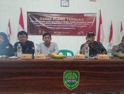 Bhabinkamtibmas Polsek Ciasem Hadiri Rapat Pleno Terbuka Rekapitulasi DPHP Pilkada Tahun 2024 Tingkat Desa Sukamandi Jaya 