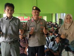 Police Go To School Kanit Binmas Polsek Patokbeusi Binluh Pelajar MTS AL- MUTA’ALLIMIN