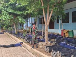 Babinsa Koramil 0508/Purwadadi Bantu Penyegaran Siswa SMKN 1 Cikaum Pasca Libur Panjang