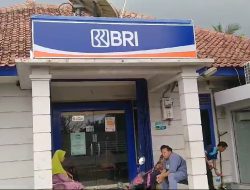 Puluhan Orang Tua Wali Murid SDN Sukamulya Desa Rancajaya Geruduk Kantor BanK BRI Unit Gempolsari