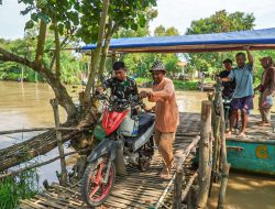 Tanpa Ragu, Prada Latif Satgas TMMD Sigap Bantu Warga