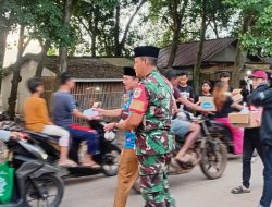 Koramil 0508/Purwadadi Bersama Muspika dan Viking Purwadadi Berbagi Takjil di Bulan Ramadhan