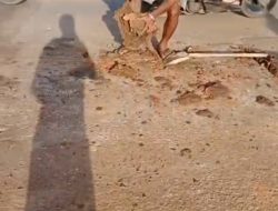 Peka Terhadap Keluhan Masyarakat Team Dari Indek 11 Beserta Karang Taruna dan Mapolsek Purwadadi Terjun Langsung Bersihkan Jalan