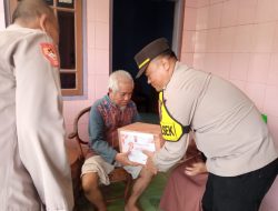 Sambut Hari Bhayangkara ke-79, Polsek Ciasem Tebar Puluhan Paket Sembako