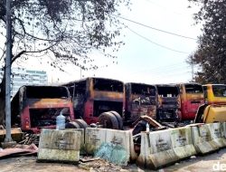 Penampakan Puluhan Bus Bekas TransJ Ludes Terbakar di Terminal Rawa Buaya