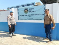 Personel Polsek Patokbeusi Pantau Langsung Dapur SPPG Tambakjati