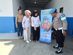 Kanit Provost Polsek Patokbeusi Sosialisasikan Pelayanan Pengaduan Propam ke Masyarakat