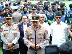 Sinergi Polri dan Ojol, Kapolri Pimpin Apel “Sauyunan Jaga Lembur” di Bandung