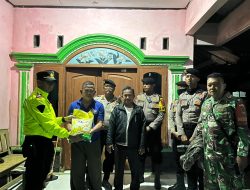 Cepat Tanggap Bencana Kapolsek Blanakan Polres Subang Bersama Anggota Bantu Warga