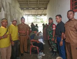 Muspika Pantau Penyerahan BLT Kesra di Kantor Pos Unit Patokbeusi