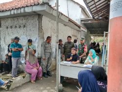 Anggota Babinsa Koramil 0507/ PBR Laksanakan Pengamanan Penyaluran Bansos BLTS Kesra Di Kantor Pos Indonesia