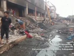 Pasca Kebakaran, Puluhan Lapak Pedagang di Pasar Cikarang Masih Menyisakan Puing dan Abu