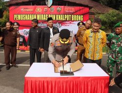 Polres Subang Musnahkan 16.000 Botol Miras dan 520 Knalpot Tidak Standar Wujud Nyata Komitmen Jaga Kamtibmas Jelang Operasi Lilin Lodaya 2025