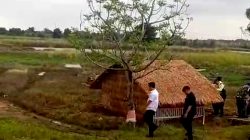 giat pembongkaran gubuk makam mbah buyut Sarga6