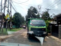 Molitas Mobil Galian Tanah Merah Bikin Becek, Ngebul dan Merusak Jalan, Mana Bupati dan Gubernur