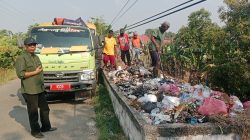 Pemdes Rancajaya Evakuasi Sampah Massal Jawab Keresahan Warga