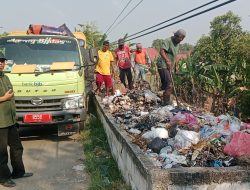 Pemdes Rancajaya Evakuasi Sampah Massal Jawab Keresahan Warga