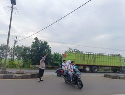 Kanit Provos Polsek Patokbeusi Laksanakan Pengaturan Lalin