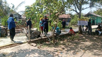 Anggota Koramil 0507/Pabuaran Bersama Warga Dusun Gempolsari Bangun Jaling
