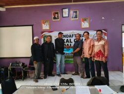 Panitia Pilkades Desa Pasirbungur Terima Berkas Pendaftaran Bakal Calon Dari Iyar Syahriar Mahmur