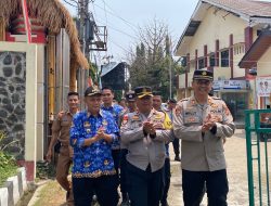 Kapolsek Bersama Camat Patokbeusi Beri Surprise HUT TNI ke-81